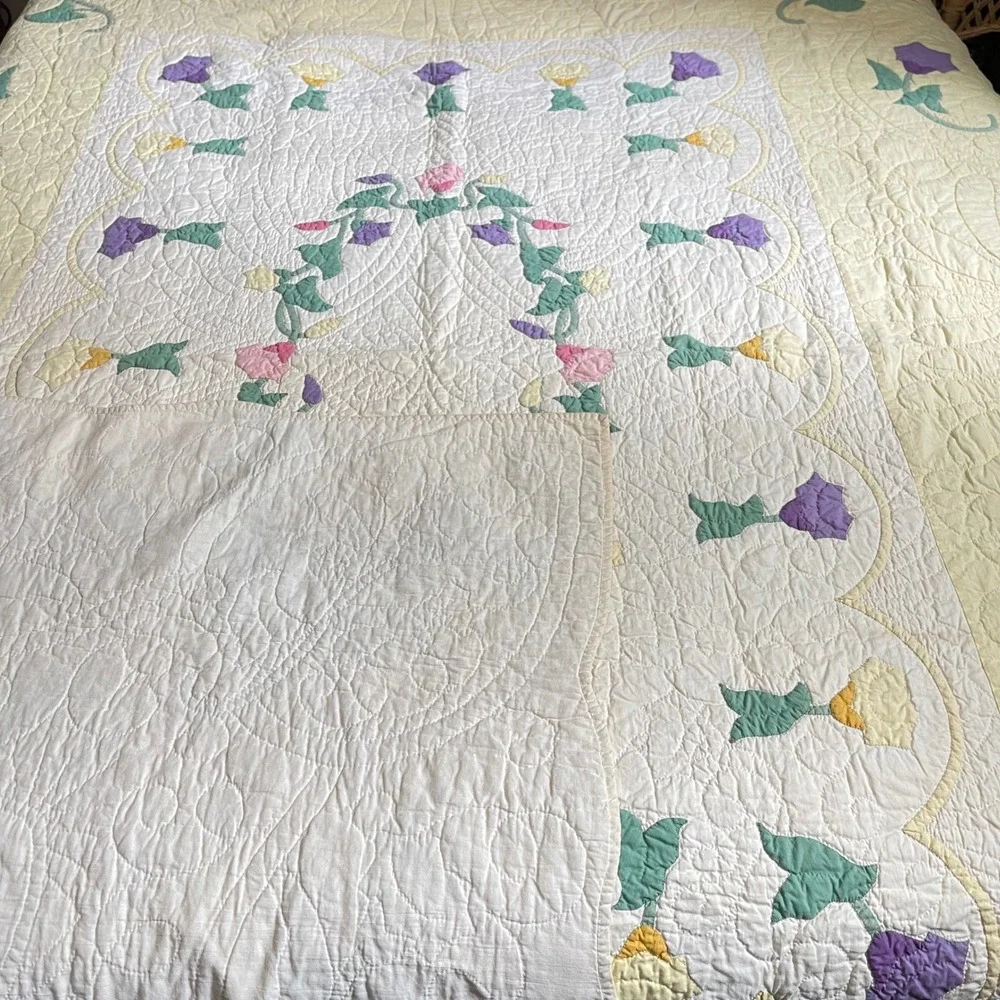 Antique Handmade Amish Hand Sewn Quilted morning glory granny light yellow 90x70